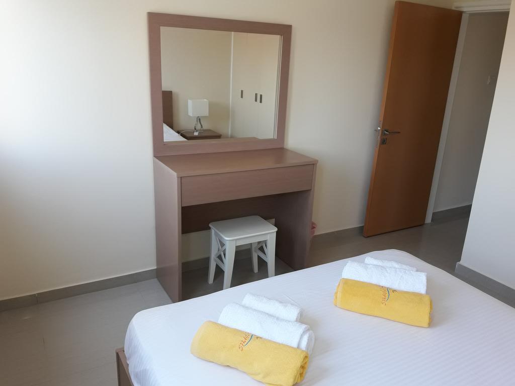 32 Hill Court Apartment Ларнака Екстериор снимка